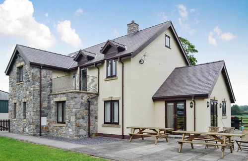 Holywell Cabaña | 7 bedroom accommodation in Babell near Holywell, Flintshire