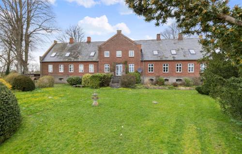 Ronde Casa | 7 Bedroom Awesome Home In Rønde