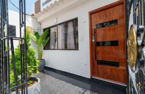 Manga Casa | 7 Bedroom Gorgeous Vacation Villa - Close to Walled City