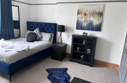 Porthcawl Casa | 7 Bedroom House - Hot Tub Garden Pets Events