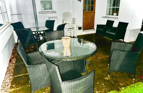 Porthcawl Casa | 7 Bedroom House - Hot Tub Garden Pets Events