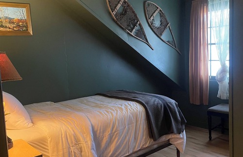 East Hancock Cabina | 7 bedroom Lodge on Nicatous Lake!