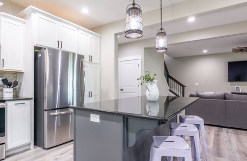 Table Rock Casa | 7 Master Suites / Jacuzzi privado / Piscina comunitaria exterior e interior
