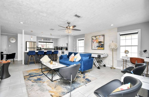 MacGregor Casa | 7-bedrooms-hot tub-4miles to downtown Houston, Medical center, 1 mile to UH, TSU