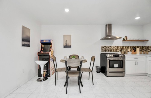 MacGregor Casa | 7-bedrooms-hot tub-4miles to downtown Houston, Medical center, 1 mile to UH, TSU