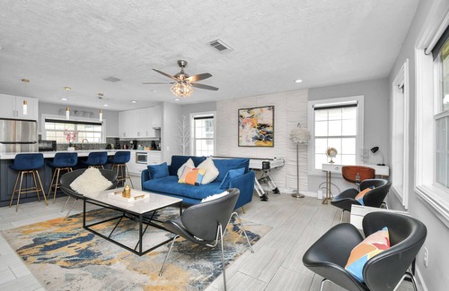 MacGregor Casa | 7-bedrooms-hot tub-4miles to downtown Houston, Medical center, 1 mile to UH, TSU