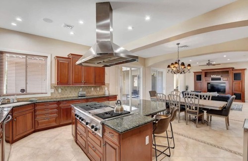 Spring Valley Villa | 7 bedrooms - Vb court - Tennis court