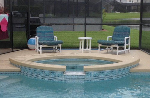 Cumbrian Lakes Villa | 7 CAMAS / 7 baños, piscina orientada al sur con vista al agua, todos los muebles nuevos, 10 MIN DE DISNEY
