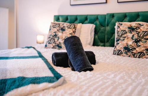 Penylan Apartamento | 7 Beds - Spacious Apartment - Free Parking