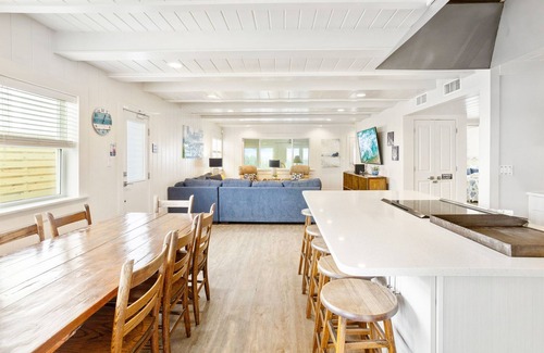 Bahama Beach Casa | 7 Br Gulf Front Beach Home. Family Friendly and affordable. Pets Considered.