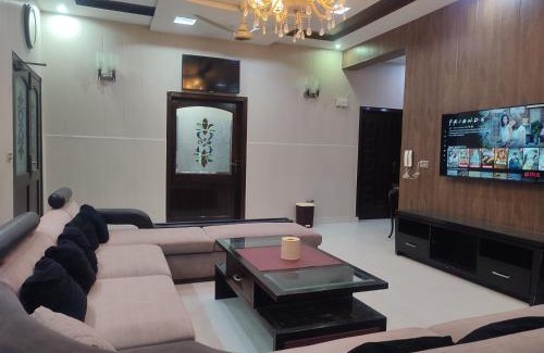 Lahore Casa | 7 BR Serviced Holiday Home Near Emporium Mall