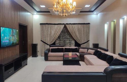 Lahore Casa | 7 BR Serviced Holiday Home Near Emporium Mall