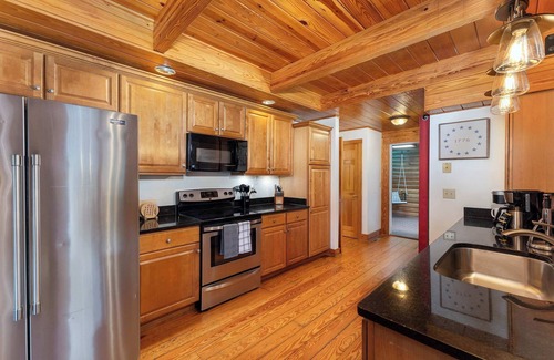 Arden Casa | 7 Br~Sleeps 20~Sport Court~Pool~Hot Tub~Playground