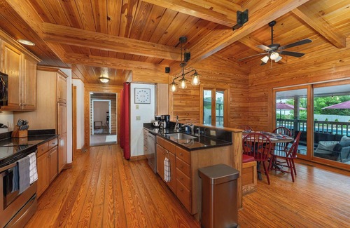 Arden Casa | 7 Br~Sleeps 20~Sport Court~Pool~Hot Tub~Playground