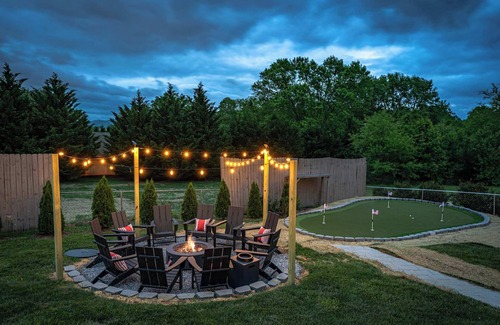 Arden Casa | 7 Br~Sleeps 20~Sport Court~Pool~Hot Tub~Playground