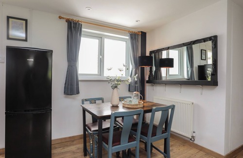 Ty Croes Casa | 7 BRO BRANWEN, pet friendly, with open fire in Rhosneigr