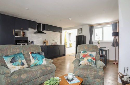 Ty Croes Casa | 7 BRO BRANWEN, pet friendly, with open fire in Rhosneigr