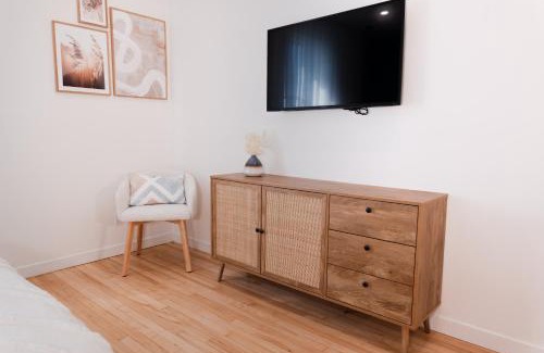 Plateau Mont Royal Apartamento | #7 - Charming Studio - Self Check in - Plateau - St-Denis - AC - TV