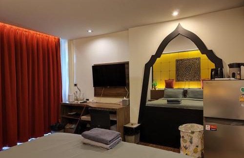 Kata Apartamento | 7 Floor - Pool view Studio room at TBHR near Kata beach