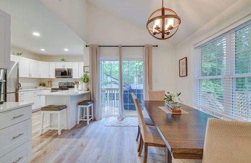East Stroudsburg Casa | 7 Mi to Camelback Mtn: Chic Penn Estates Home