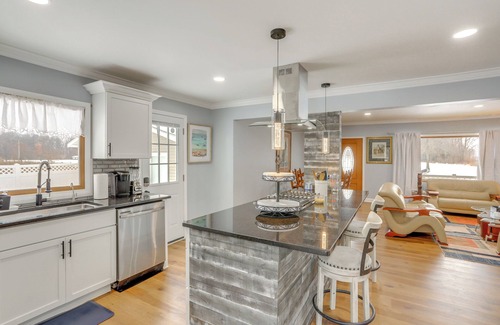 Sandusky Casa | 7 Mi to Cedar Point: Retreat w/ Hot Tub & Gazebo