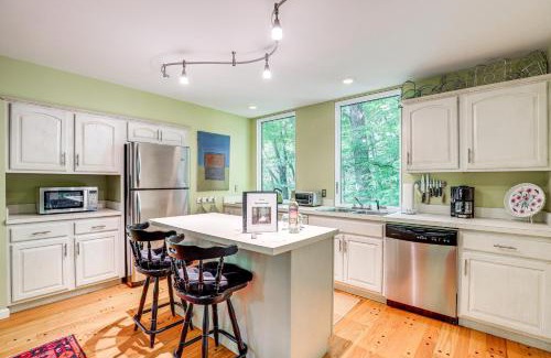 Asheville Casa | 7 Mi to Dtwn Asheville Carriage House with Deck