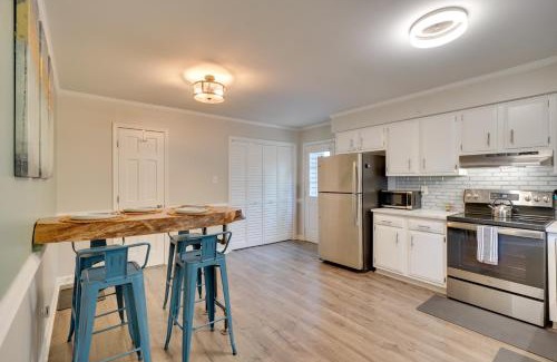 North Raleigh Casa | 7 Mi to Dtwn Raleigh Townhome with Deck!