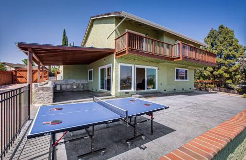 East San Jose Casa | 7 Mi to Dtwn San Jose City-View Family Getaway