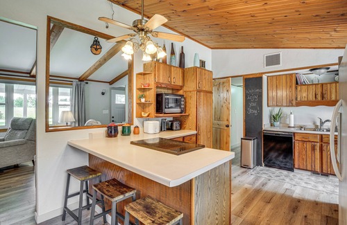 Pickett Casa | 7 Mi to Eldorado Marsh: Family Home w/ Pool