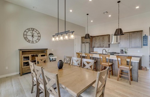 Apache Junction Casa | 7 Mi to Lost Dutchman Home with Pool and Patio!