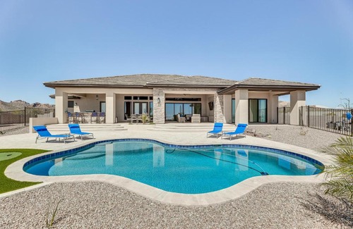 Apache Junction Casa | 7 Mi to Lost Dutchman Home with Pool and Patio!