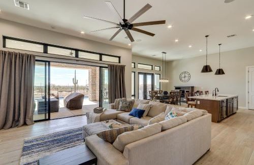 Apache Junction Casa | 7 Mi to Lost Dutchman Home with Pool and Patio!