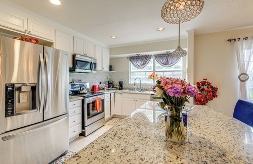 Oxon Hill-Glassmanor Casa | 7 Mi to National Harbor: Pet-Friendly Family Home