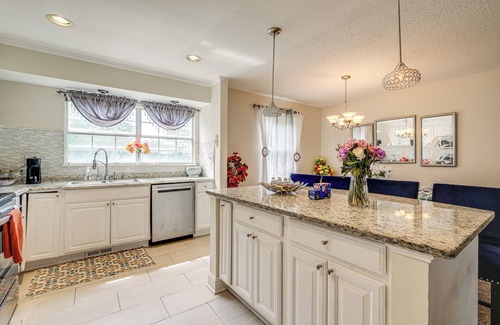 Oxon Hill-Glassmanor Casa | 7 Mi to National Harbor: Pet-Friendly Family Home