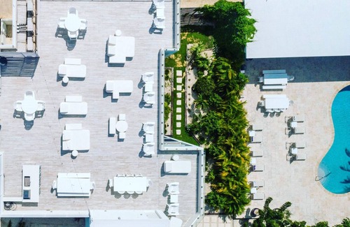 West Bay Condominio | 7 Mile Beach Penthouse with Pool View and Rooftop