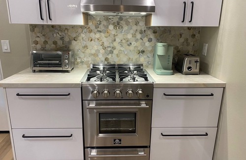 Torrey Highlands Apartamento | 7-Mile to Del Mar Beach, Private Studio, AC, Full Kitchen, In-Unit Washer/Dryer