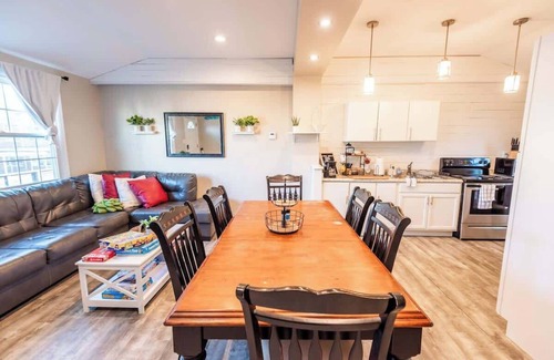 Salemtown Casa | 7 Min drive to Broadway- Walkable Neighborhood
