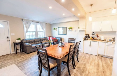 Salemtown Casa | 7 Min drive to Broadway- Walkable Neighborhood
