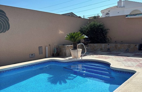 San Fulgencio Chalet De Esquí | 7 min from the beach, with private pool. A peace of mind!