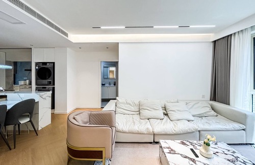 Downtown Shanghai Apartamento | Eastern Hub - Yuyuan Garden/Nanjing Road/The Bund/Subway within Walking Distance