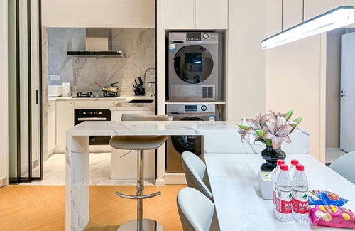 Downtown Shanghai Apartamento | Eastern Hub - Yuyuan Garden/Nanjing Road/The Bund/Subway within Walking Distance