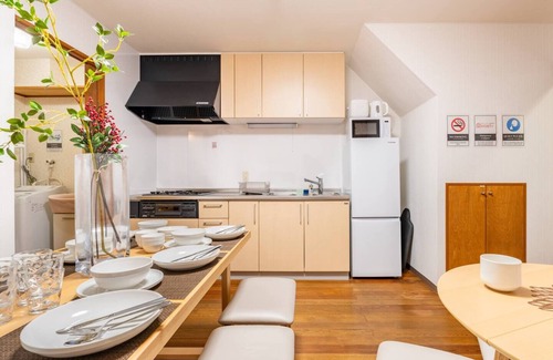 Konohana Casa | 7 mins from USJ1 mins walk from Nishikujo Station2023 renovationJapanese modern houseWIFIMax 11 - Nishikujo House / Osaka Ōsaka