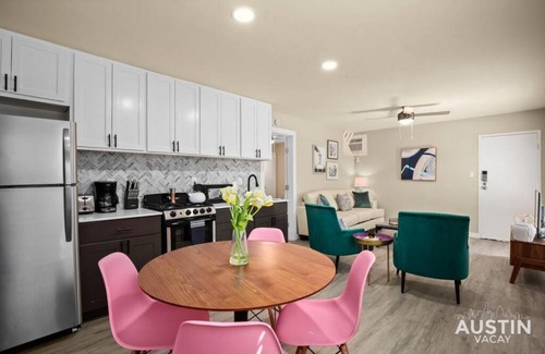 Westfield Apartamento | 7-Minute Walk to Deep Eddy Pool, Parking, and Grill