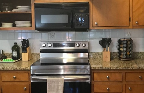 Northeast Raleigh Casa | 7 Minutes from Downtown Raleigh, Great for Kids.