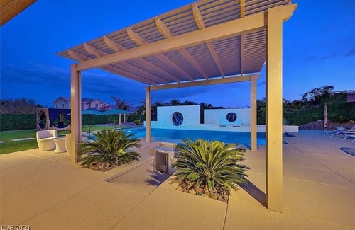 Enterprise Casa | 7 minutes from strip. Luxury home at affordable price.