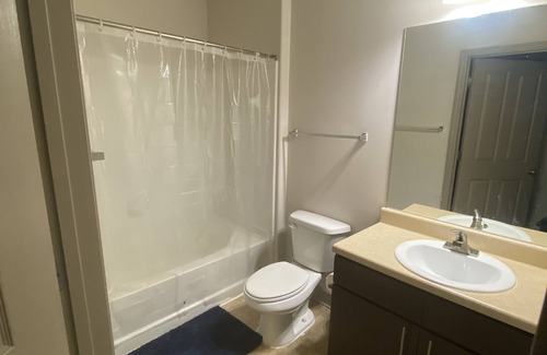 Church Street Apartamento | 7 minutes from the airport. Nice 2br apartment.