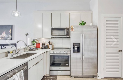 Hadley - Washington Condominio | 7 minutes to Broadway! Free Parking! Sleeps 6!