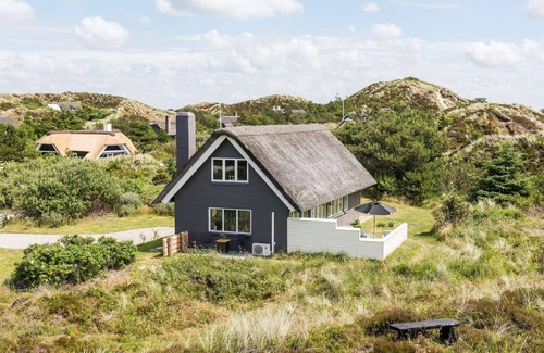 Henne Strand Casa | 7 person holiday home in Henne