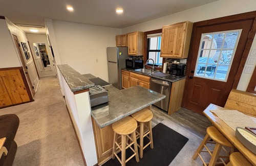 Saint Mary's Cabina | 7 Person HOTTUB & BARREL SAUNA