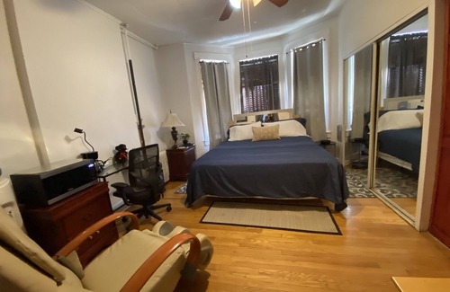 North Bergen Casa | 7 habitaciones privadas con jacuzzi, estacionamiento con asiento para masajes